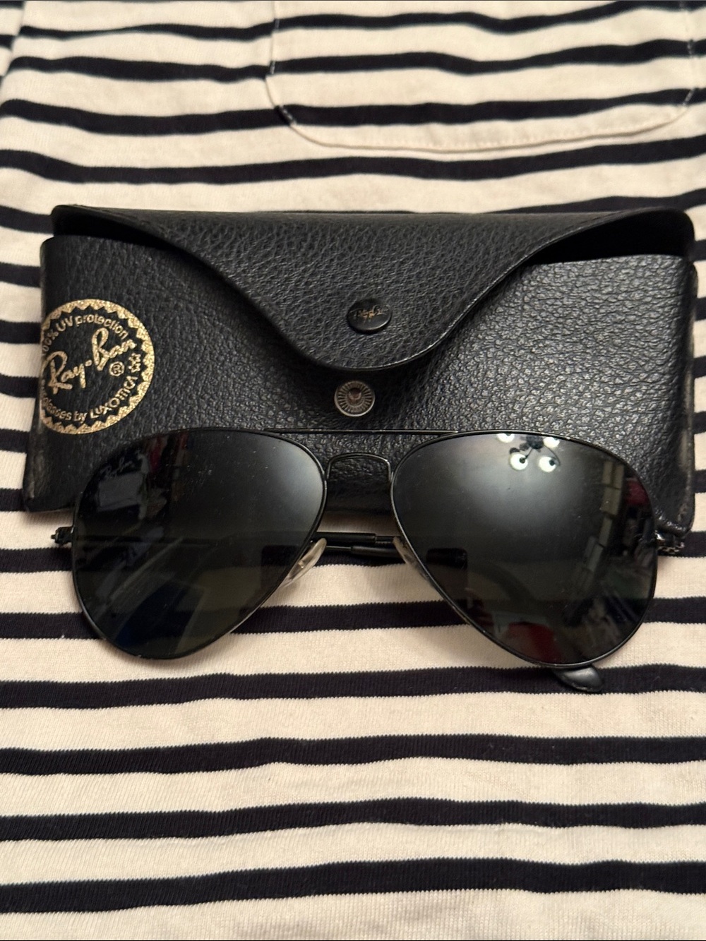 Ray-Ban black Frame Aviator Sunglasses with Black Case $